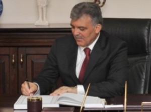 Գյուլը ստորագրել է