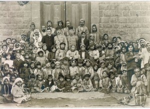 Orada kimse var mı