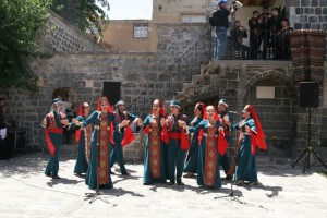 Surp Giragos’ta ayin ve halay