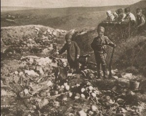 canlı-canlı yakılan Ermenilerin enkazları