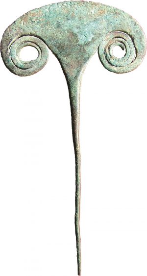 EC Lori bölgesi, Vanadzor jeoloji müzesi, koç başlı takı iğnesi, M.Ö. XXVII.-XXV. yüzyıl, bronz (fotoğraf H. Simonyan)