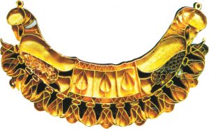 EC Armavir bölgesi, eski başkent Armavir, broş, M.Ö. VI.-V. yüzyıl, altın, mine (kazılar B. Arakelyan. Alıntı: Armenien, 1995, fig. 102; Arménie, 1996, fig. 180)