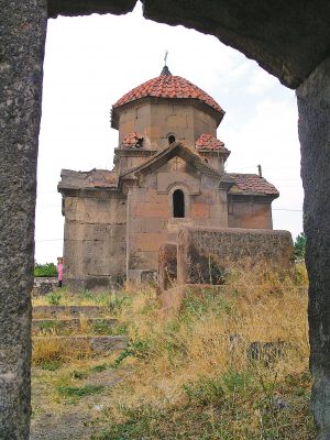 EC Aragadsotn bölgesi, Aştarak, Karmravor kilisesi, VII. yüzyıl (fotoğraf H. Simonyan)