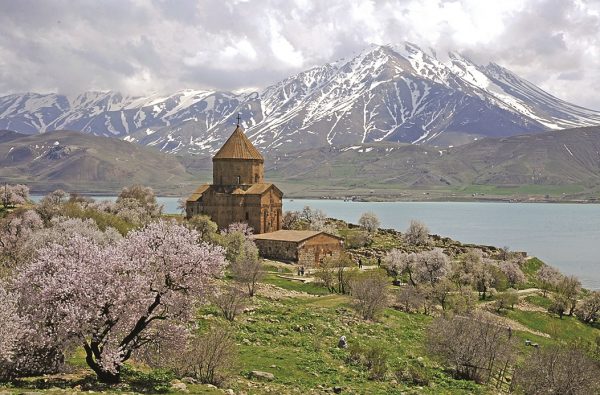 Tarihi Ermenistan, Van Gölü, Akhtamar adası, Aziz Haç kilisesi, 915-921 (fotoğraf Z. Sargısyan)
