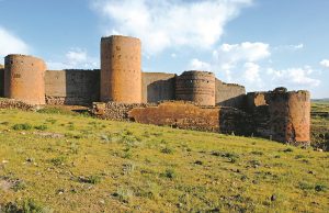 Tarihi Ermenistan, Ani, Sımbataşen surları, X. yüzyıl (fotoğraf Z. Sargısyan)