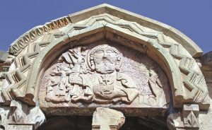 EC Vayots Dzor bölgesi, Noravank, Tanrı babamızın rölyefi, 1221 (fotoğraf H. Simonyan. Alıntı: S. Sağumyan, 2000, Noravank, Yerevan, ec 3)