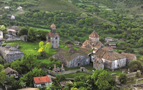 EC Lori bölgesi, Hağbat, haçkar, XIII. yüzyıl, tüf (fotoğraf H. Simonyan)
