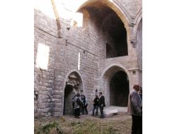 malatyadaki-tarihi-yapilara-el-atildi-76386