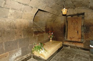 Մեսրոպ Մաշտոցի գերեզմանը Օշական գյուղի Սուրբ Մաշտոց եկեղեցում