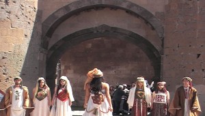 Ani Harabeleri'nde defile