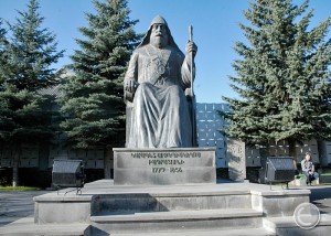 ԱրքեպիսկոպոսԿարապետ Բագրատունու հուշարձանը Ախալքալաքում