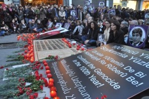 Ստամբուլում հազարավորները հարգել են