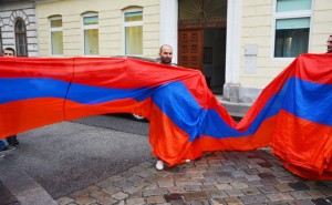 100 Մեթր Բարձրութեամբ Եռագոյնը