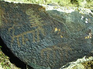 ՀՀ Արագածոտնի մարզ, Ոսկեհատ, ժայռապատկեր, Ք.ա. V-III հազ., բազալտ (լուս.`Ա. Խաչոյանի) 