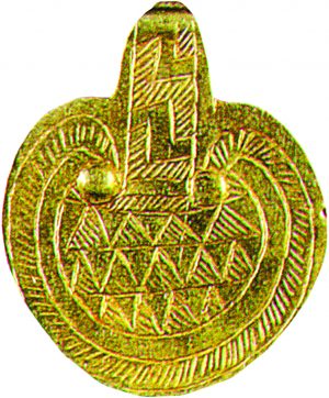 Երևան, Շենգավիթ, կրծքազարդ N 1 դամբարանից, Ք.ա. XXVII-XXV դդ., ոսկի (պեղ.՝ Ս. Սարդարյանի, լուս.` Վ. Հակոբյանի: Ըստ` ՀՀՈ, 2007, աղ. XI1) 