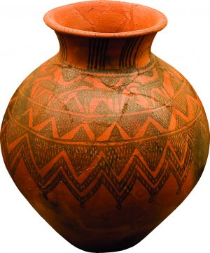 ՀՀ Արագածոտնի մարզ, Ներքին Նավեր, դամբարան N 7, գունազարդ սափոր` ձիերի երամակի պատկերով, Ք.ա. XIX-XVIII դդ. (պեղ.` Հ. Սիմոնյանի, լուս.` Վ. Հակոբյանի) 