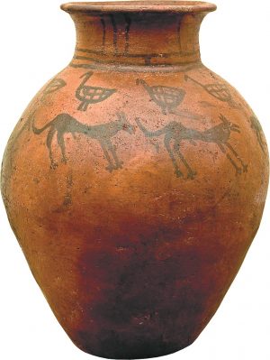 ՀՀ Գեղարքունիքի մարզ, Ներքին Գետաշեն, գունազարդ սափոր, Ք.ա. XIX-XVIII դդ. (Ա. Քալանթարյանի և Ժ. Խաչատրյանի հավաքածու, լուս.` Վ. Հակոբյանի) 