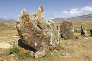 ՀՀ Սյունիքի մարզ, Զորաց քարեր, մենաքարեր, Ք.ա. XX-XVIII դդ. (լուս.`Զ. Սարգսյանի) 