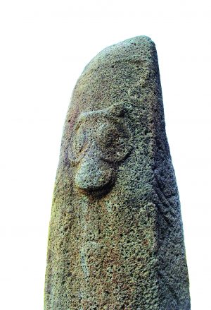 ՀՀ Արմավիրի մարզ, Սարդարապատ, վիշապակոթող` զոհաբերված ցլի գլխի բարձրաքանդակով, Ք.ա. III-II հազ., բազալտ (լուս.` Հ. Սիմոնյանի) 