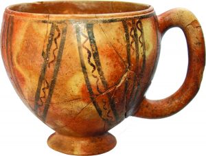 ՀՀ Արագածոտնի մարզ, Ներքին Նավեր, դամբարան N 5A, ներմուծված գունազարդ գավաթ, Ք.ա. XX-XIX դդ., կավ (պեղ. և լուս.` Հ. Սիմոնյանի: Ըստ` Акоп Симонян, 2009, Изображение мирового..., Media Inform, Drgo Barzini, N 1, p. 22) 