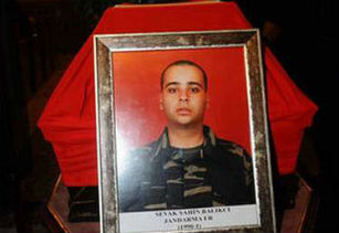 “Oğlumu öldüren denize girerken, ben mezar suluyorum”