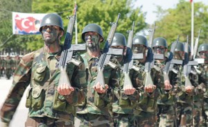 Gayrimüslim ere silah veriliyor