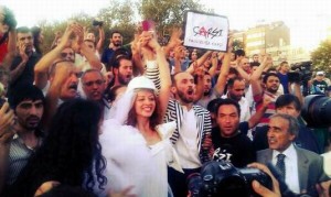 Gezi Parkı'nda 'çapulcu düğünü'