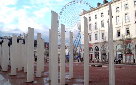 Fransa’daki Ermeni Soykırımı anıtına ırkçı saldırı