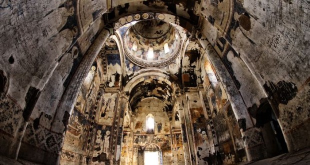 kars-kilise-iç-620x330