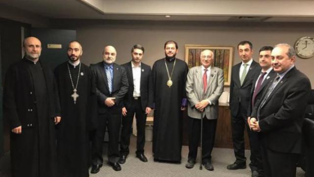 Cem Özdemir, Kanada Ermeni Büyükelçiliği’nin onur belgesiyle ödüllendirildi