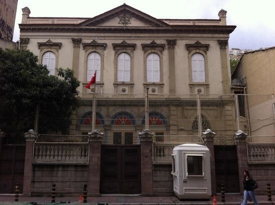 İzmir’de Beth İsrael Sinagogu’na molotof kokteyli atan kişi tutuklandı