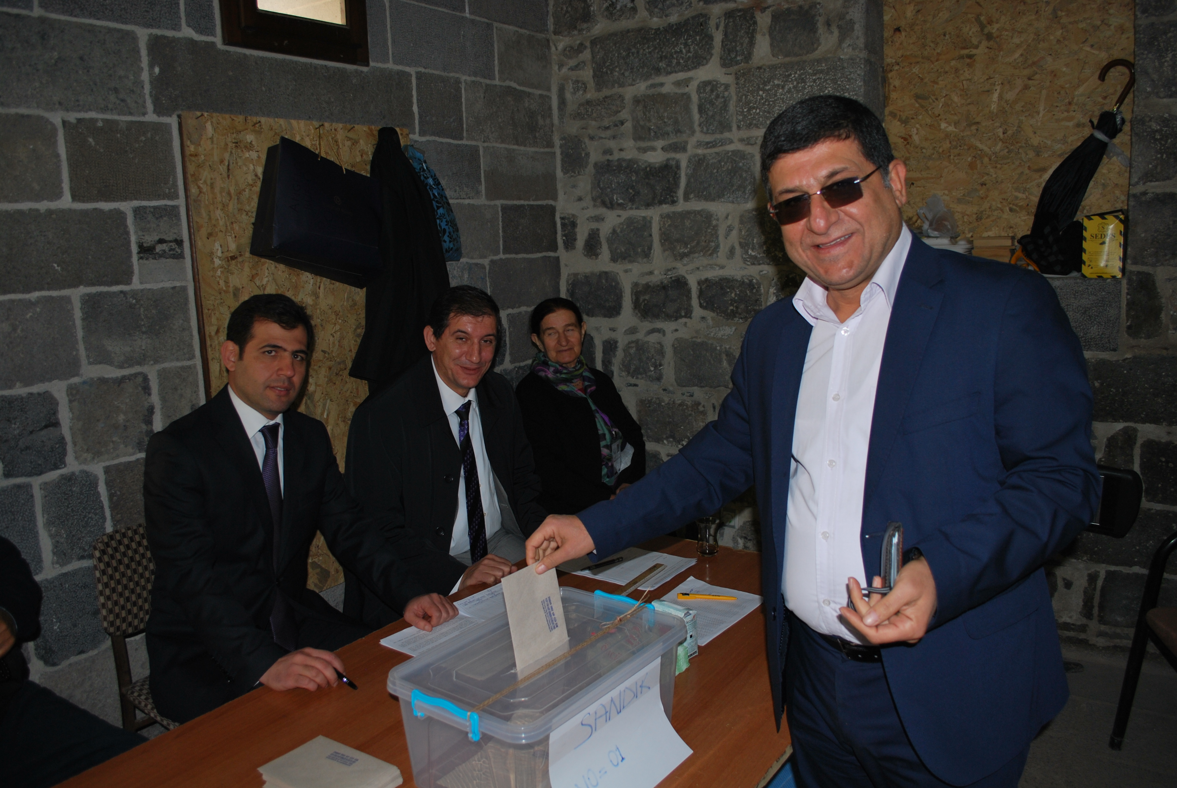 Diyarbakır Surp Giragos Kilisesi’nde Seçim Sandığı Kuruldu (Fotoğraflar)