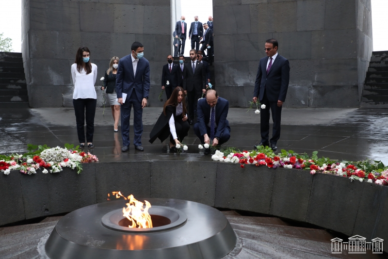 Irak Parlamento heyeti, Ermeni Soykırımı Anıt Kompleksi’ni ziyaret etti (foto)