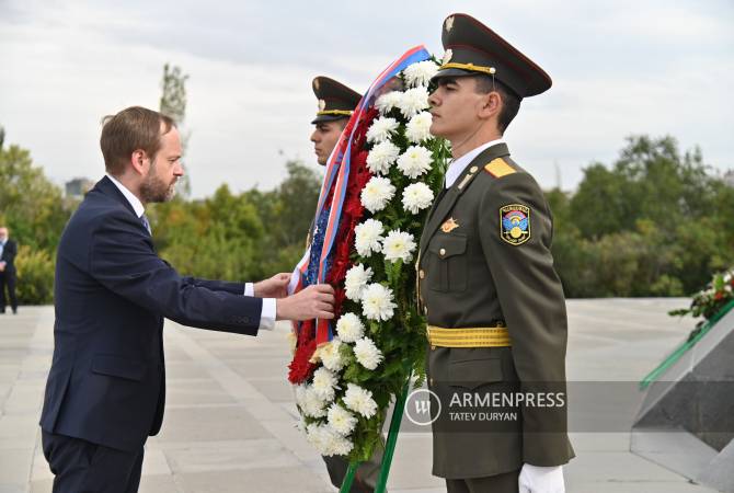 Çekya Dışişleri Bakanı Ermeni Soykırımı kurbanlarının anısına saygı duruşunda bulundu