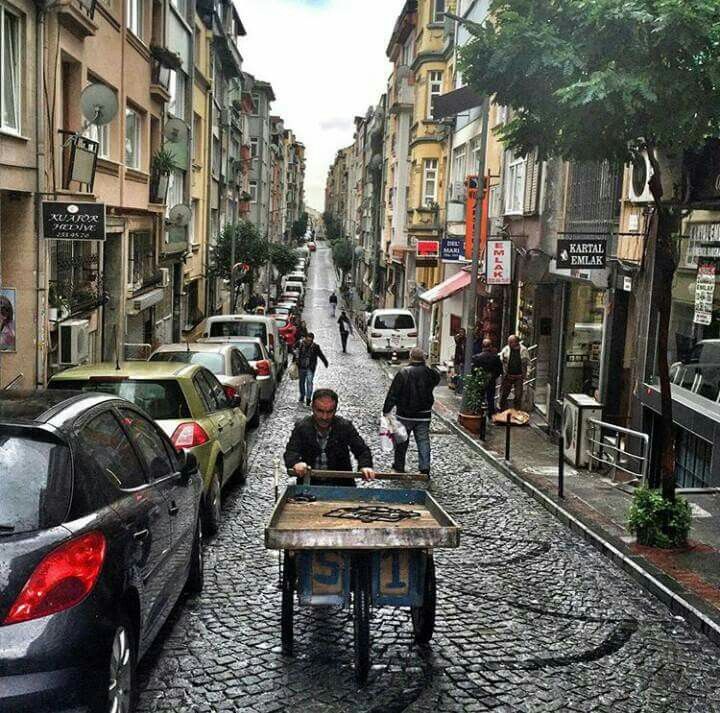 ‘Tatavla’dan Kurtuluş’a: Bir Semtin Değişen Yüzü’ sergisi İFSAK Galeri’de