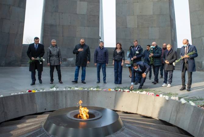 Ukrayna Verkhovna Rada milletvekilleri Ermeni Soykırımı anıtını ziyaret etti