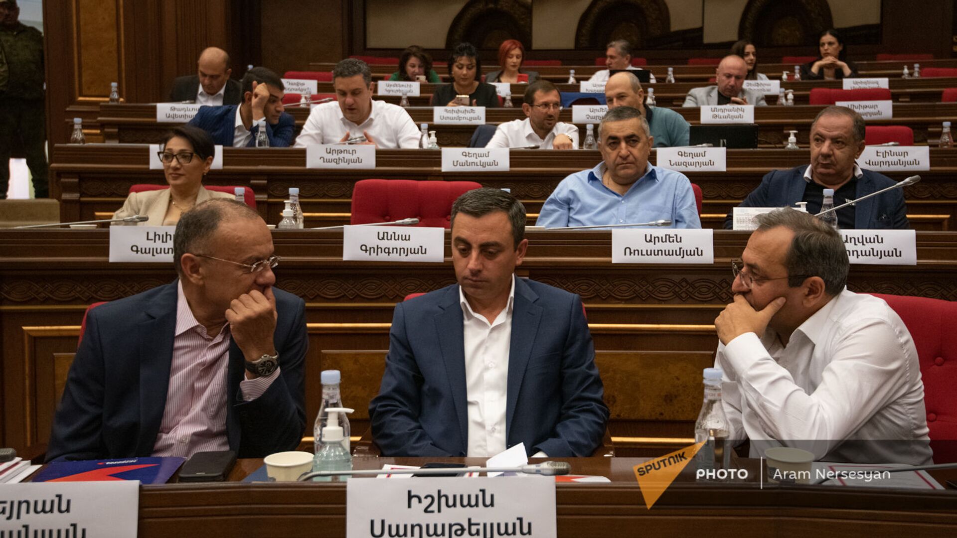 Ermenistan Parlamento’nun “Hayastan” grubu Ermeni Soykırımı’nın inkarını suç saymayı teklif ediyor
