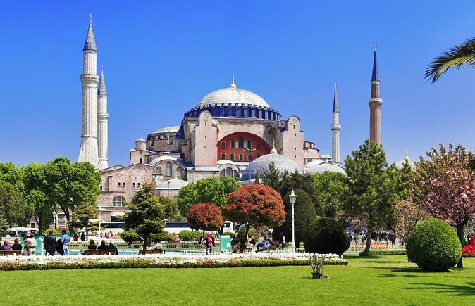 Ayasofya’nın İstanbul ile imtihanı: ‘Böyle giderse 2050’yi göremez’