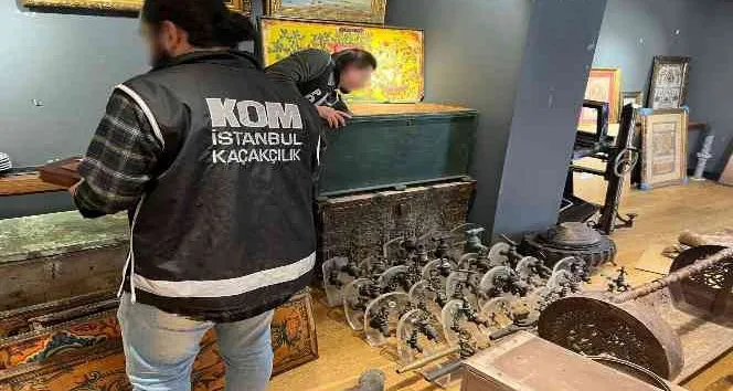 İstanbul’da tarihi eser operasyonu: Sultan Abdülmecid tuğralı vakfiye ele geçirildi