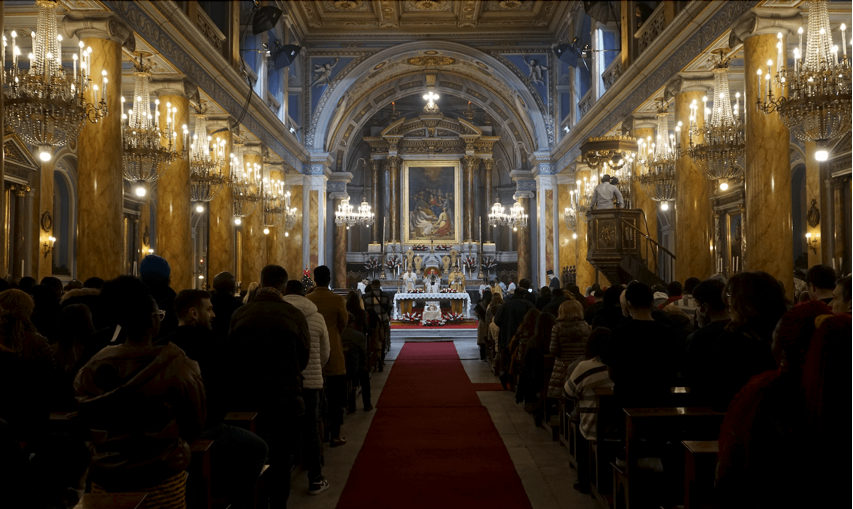 İstanbul Kutsal Ruh Katedrali’nde Noel Ayini