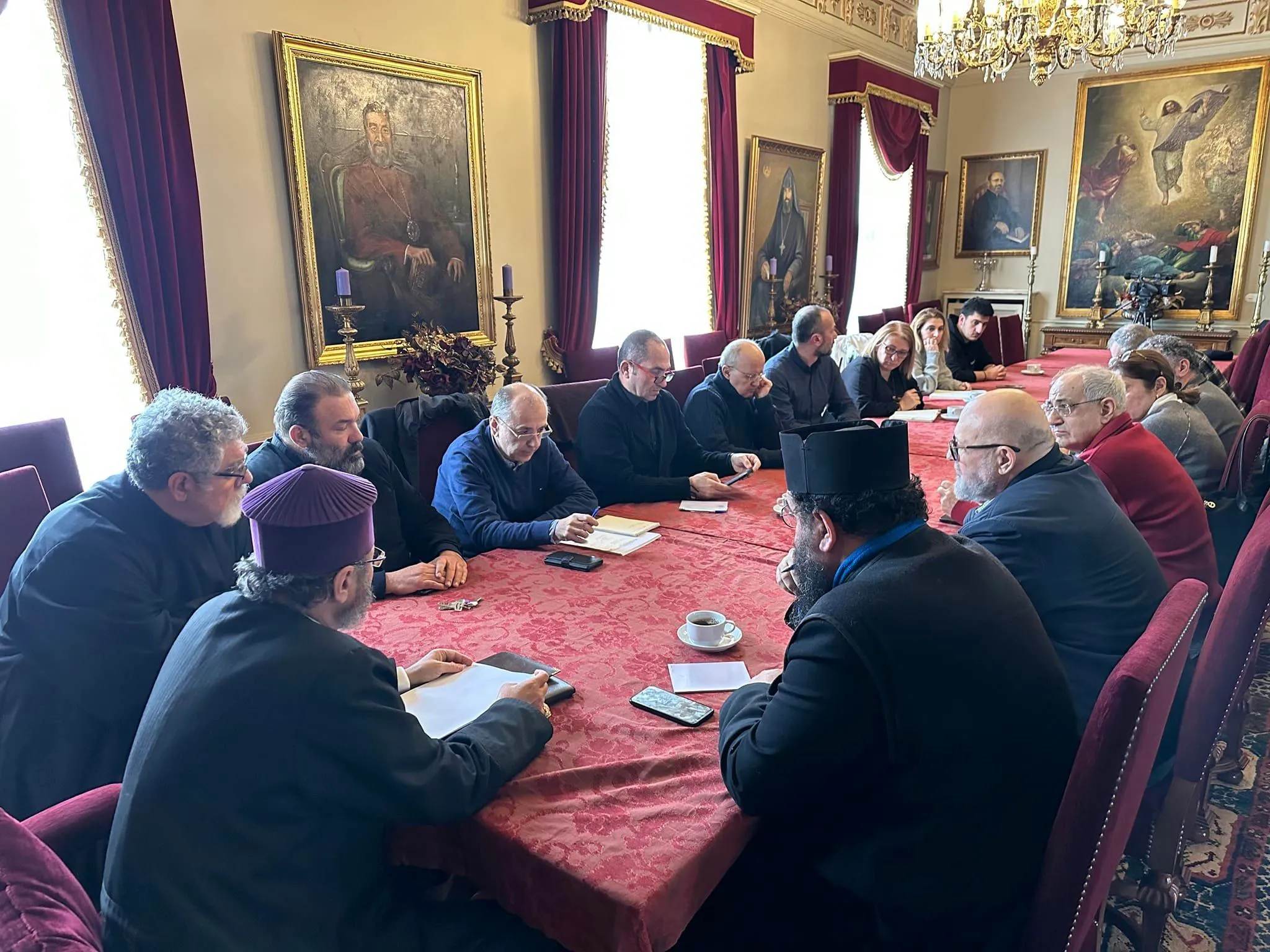 Patrikhane çatısı altında acil toplantı