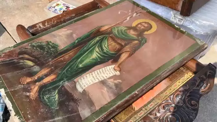 Kilise enkazından çıkan tarihi eserler müzeye teslim edildi