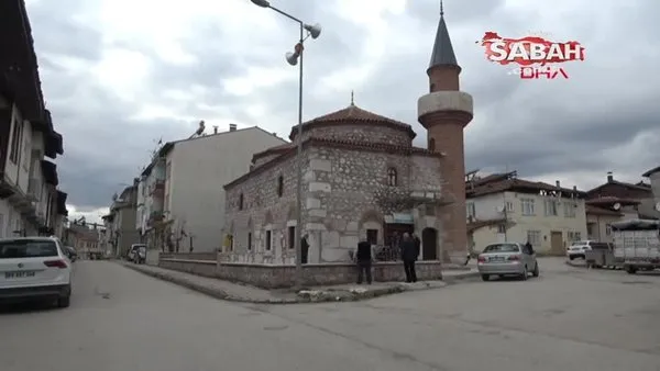 Duvarından Roma dönemine ait taşlar çıkan 548 yıllık cami ibadete açıldı