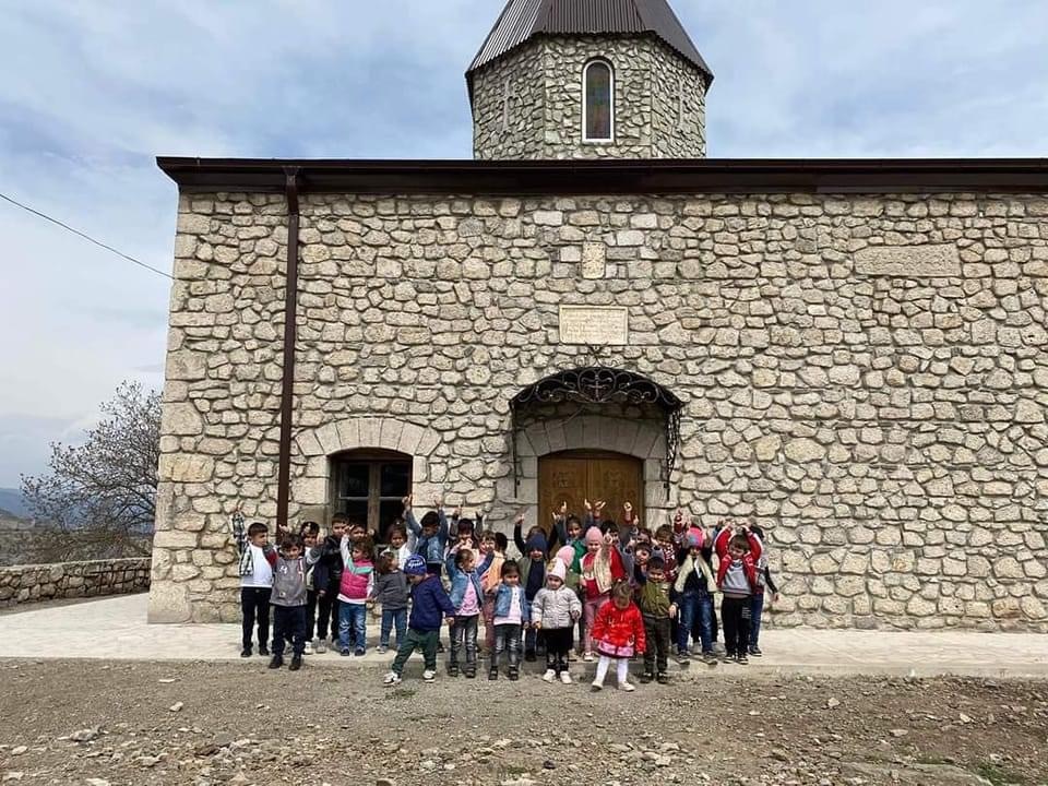 Karabağ’da (Artsakh-Akunq’ web sitesi) 6 ay 30.000 çocuk temel haklardan mahrum yaşıyor (video)