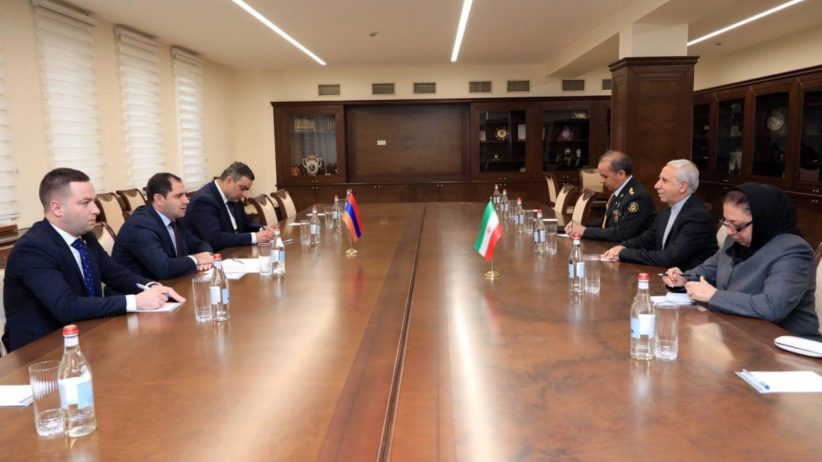 Ermenistan Savunma Bakanı, İran Büyükelçisi’ni kabul etti