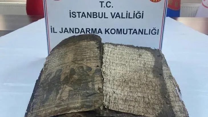 Tarihi eser kaçakçılarına operasyon: 1100 yıllık İncil ele geçirildi