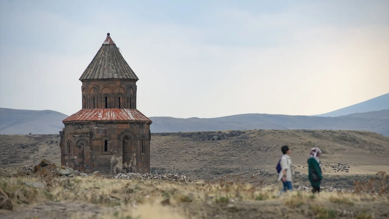 UNESCO listesinde yer alan Medeniyetler Beşiği ve Dünya Kenti Ani Ören Yeri’ne ziyaretçi akını