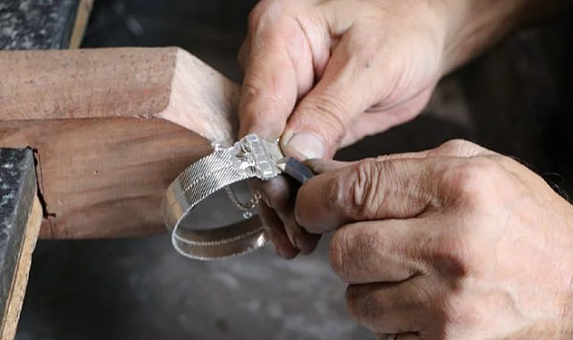 Diyarbakır “hasır bileziği” yapımı