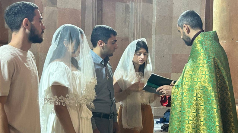 Dağlık Karabağ Başkenti Stepanakert’te düğün (FOTO)