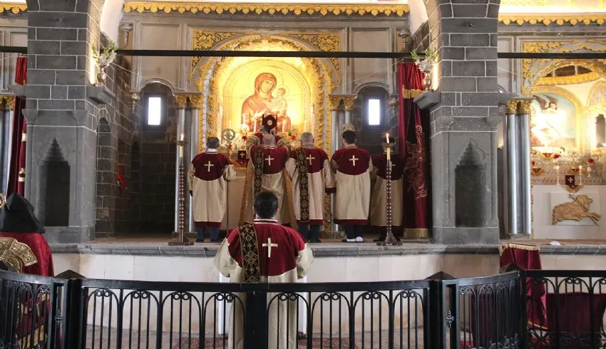 Diyarbakır’daki Surp Giragos Ermeni Kilisesi’nde isim günü ayini